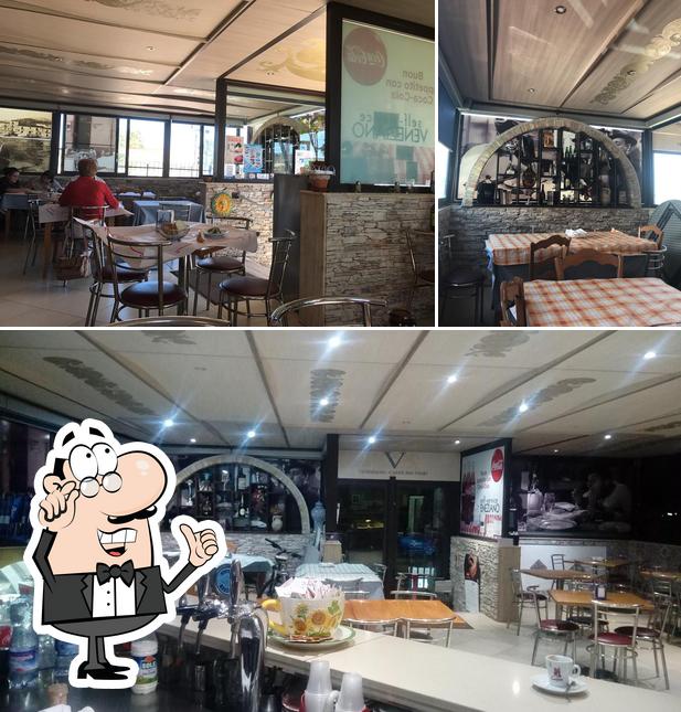 Dai un'occhiata agli interni di Caffe' Dei Fiori Di Veneziano Broccia B. C.Sas