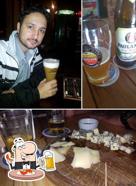 Desfute uma tulipa de cerveja leve ou escura