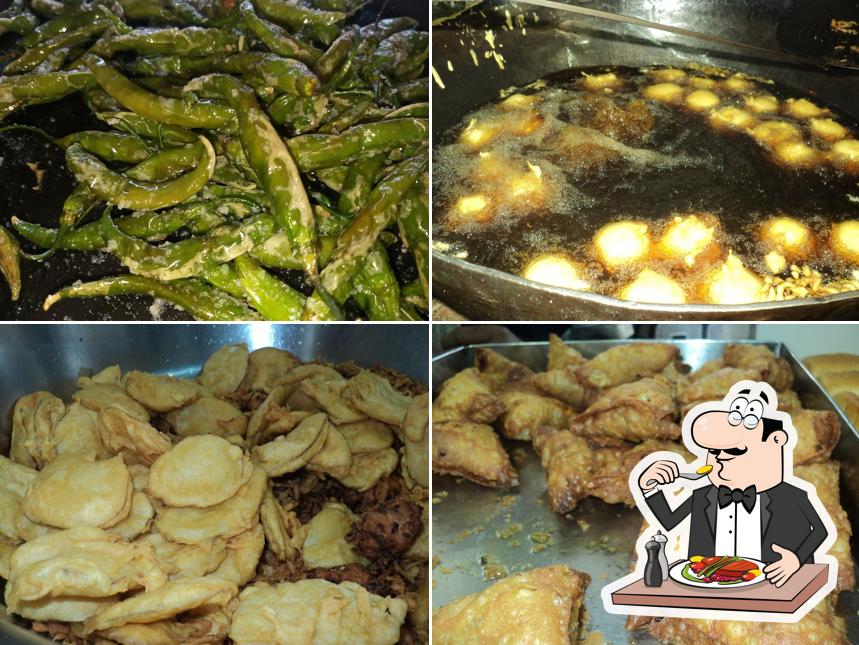 Food at Rajmata Vadapav Center