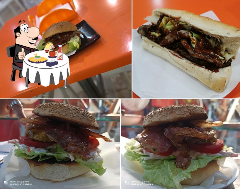 Taxi Pollo propone un'ampia gamma di opzioni per gli amanti dell'hamburger