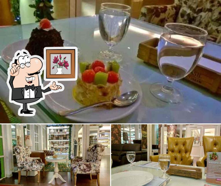 Check out how Mamma Mia Cafe looks inside