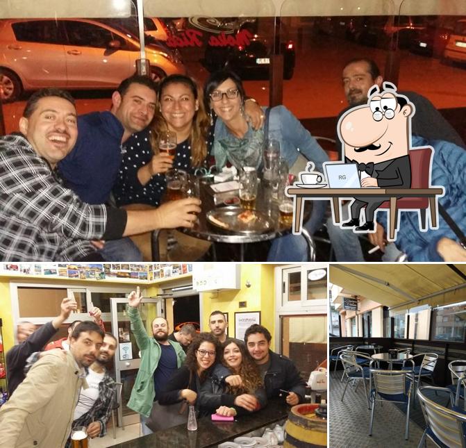 Dai un'occhiata agli interni di Caffe Tazza Doro