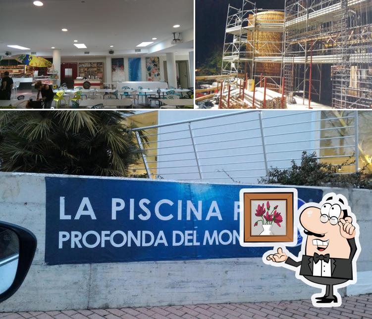 Siediti a un tavolo di Y-40 The Deep Joy