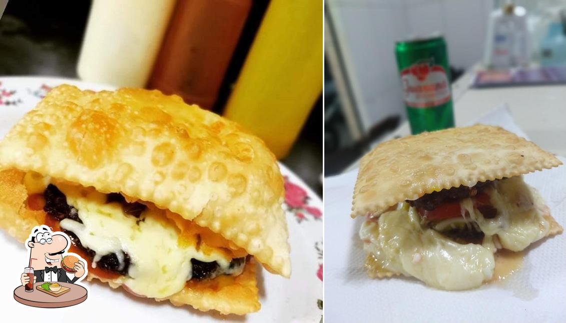 Experimente um hambúrguer no Esquina do Pastel