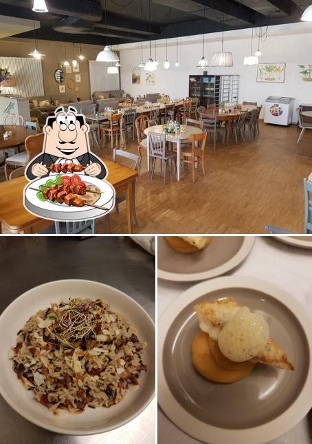 Tra le varie cose da Café des Fleurs, öffentliches Restaurant und Café si possono trovare la cibo e interni