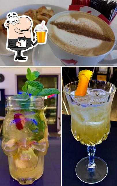 Goditi qualcosa da bere a Alchimia Lounge Bar