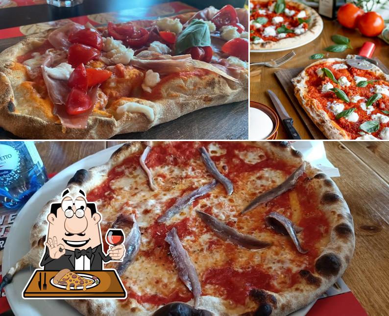 A Pollicino Nova - Ristorante per Famiglie, puoi prenderti una bella pizza