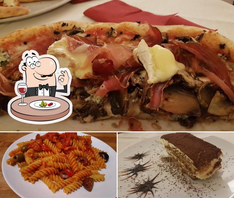 Cibo al Pizzeria La Napa di Via Caccia