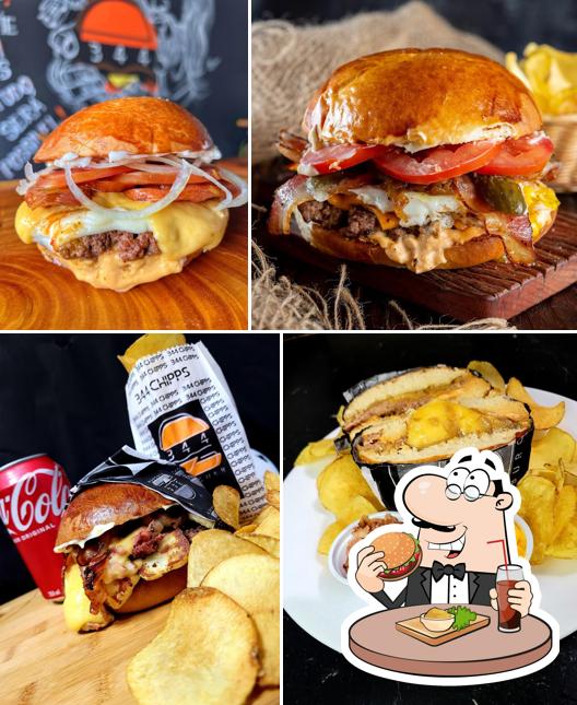 Os hambúrgueres do 344 Burguer - hambúrgueria artesanal irão satisfazer diferentes gostos