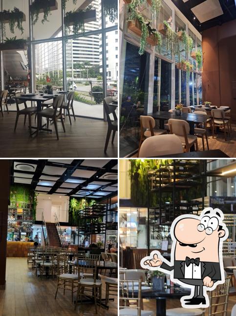 Veja imagens do interior do JOHN'S Grill Wine Salad