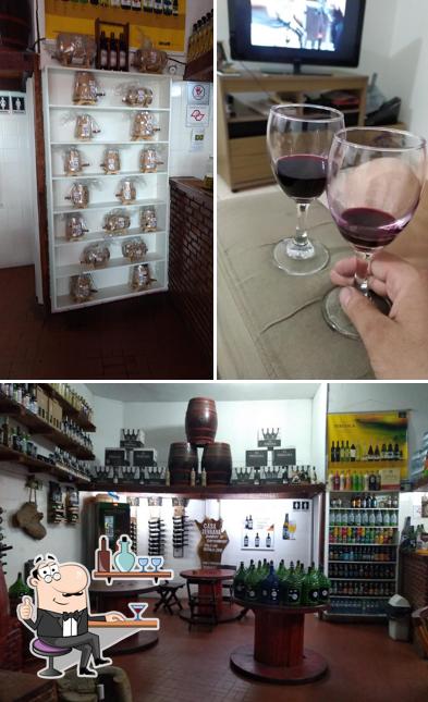 O interior do Casa Serrana Vinhos E Licores