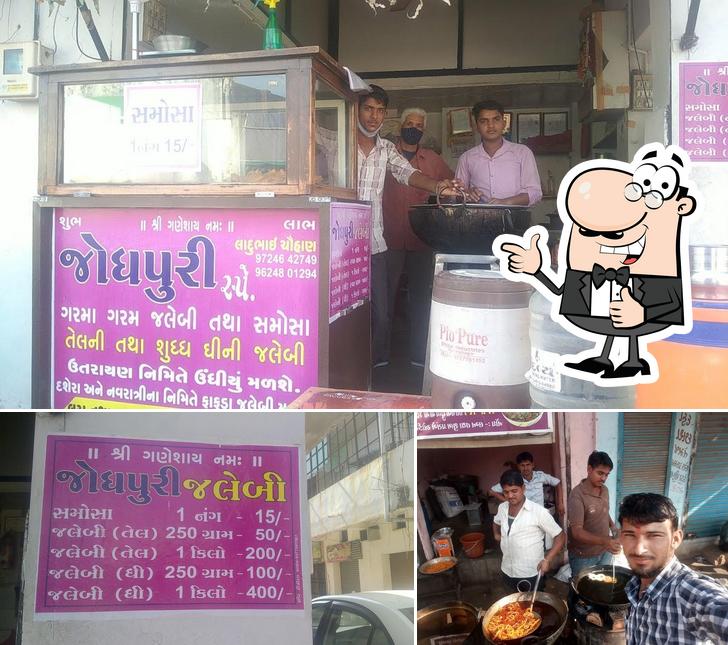 Here's a picture of Jodhpuri Jalebi Centre