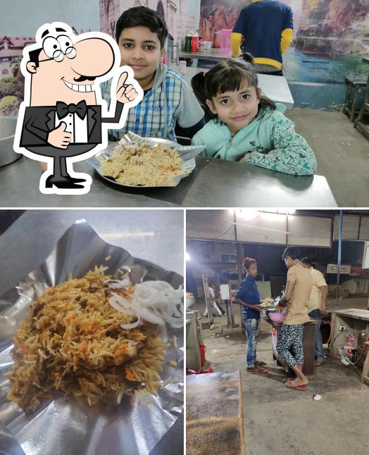 Look at the picture of muradabadi Chikan Biryani