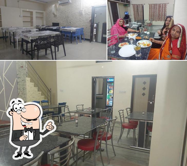 Meera Cafe & Restaurant