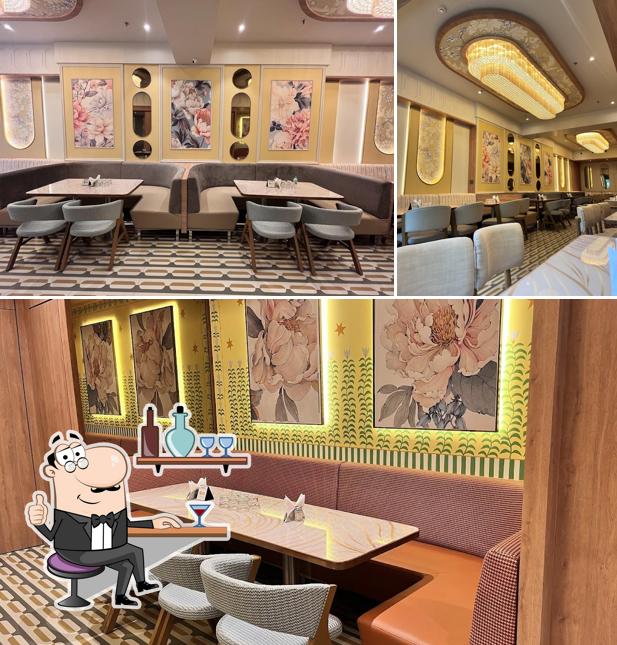 Take a seat at one of the tables at Veg Sizzel’s