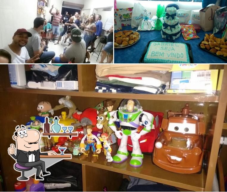 Confira a ilustração apresentando interior e sobremesa no Juca Bar