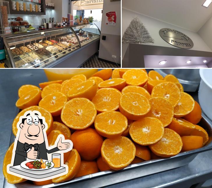 Gelateria Artigianale La Fredda Tentazione si caratterizza per la cibo e esterno