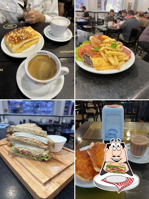 Clube sanduíches em Lanchonete Taloá