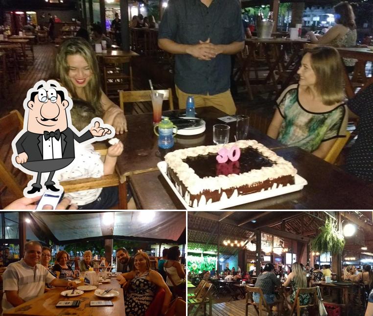 Sente em uma das mesas no Varanda Espetinhos - Unid. Av. Itália