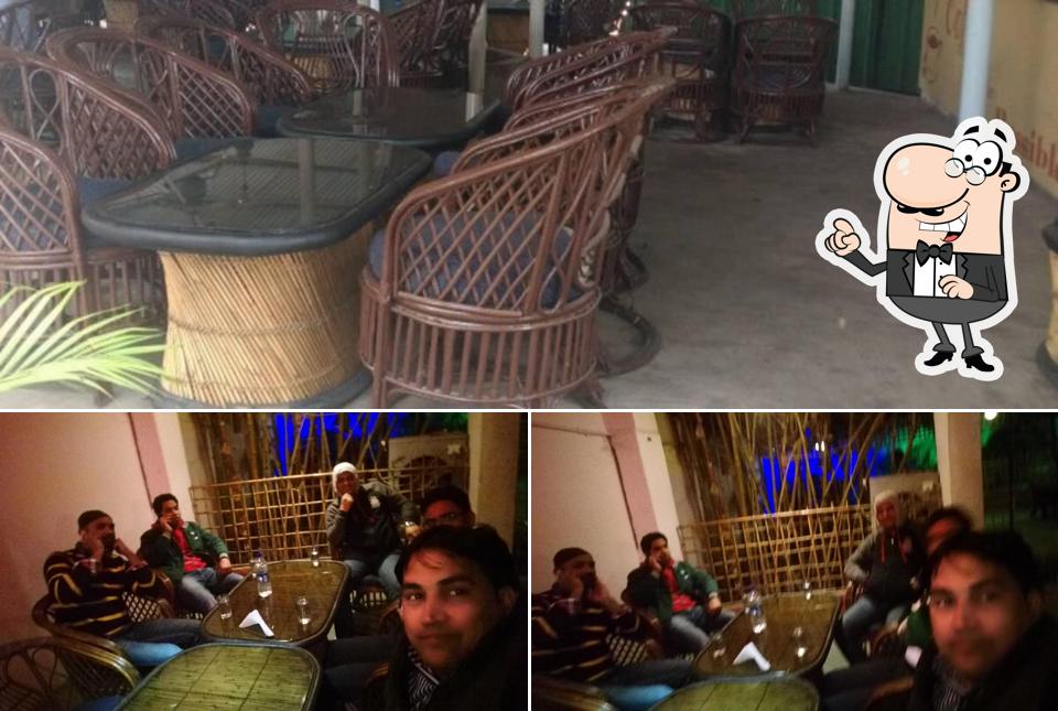 The photo of interior and bar counter at Higgins IX CI