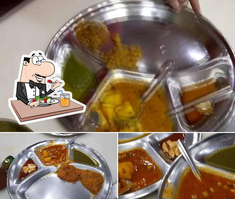 Meals at Pt. Kanhaiya Lal Durga Prashad Dixit Paranthe Wale