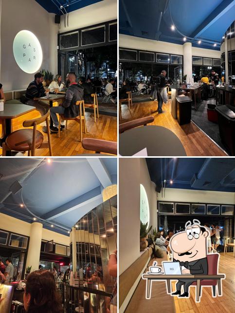 O interior do Gaspar Bar & Praça