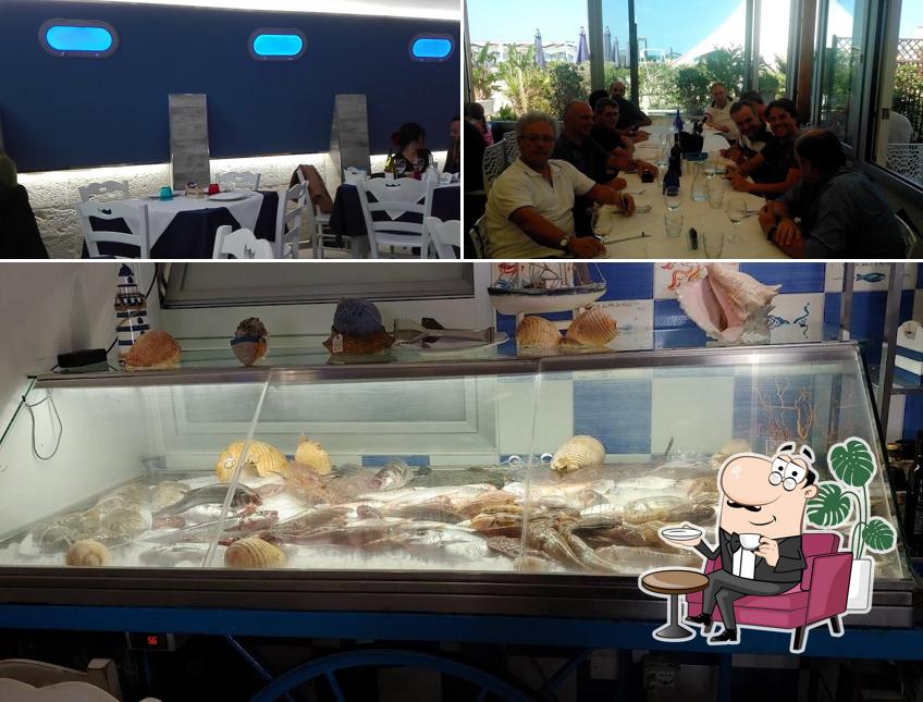 Siediti a un tavolo di Lupo di Mare