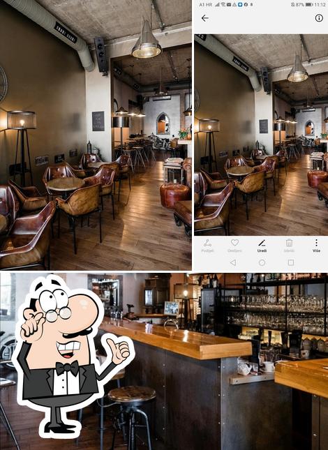 Gli interni di Caffe bar polupansion