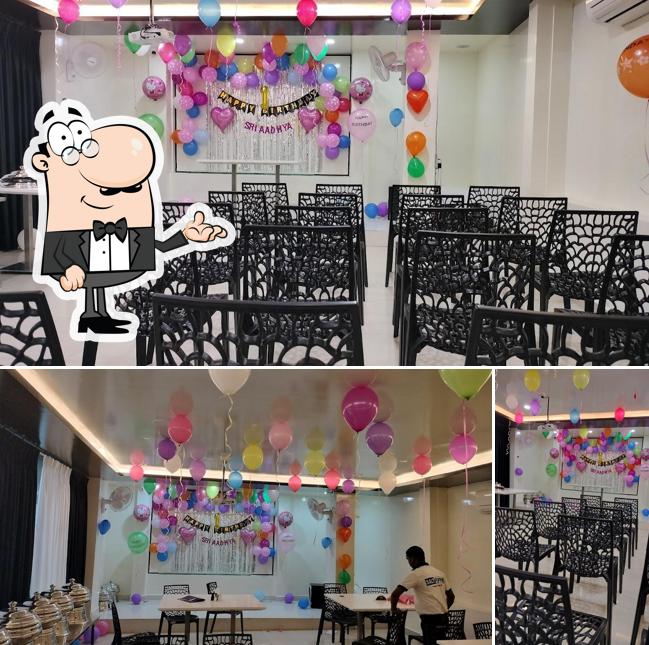 The interior of SALTPEPPER