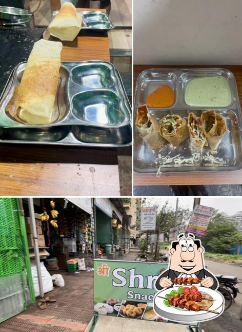 Among different things one can find food and exterior at Shri Snacks (south Indian)