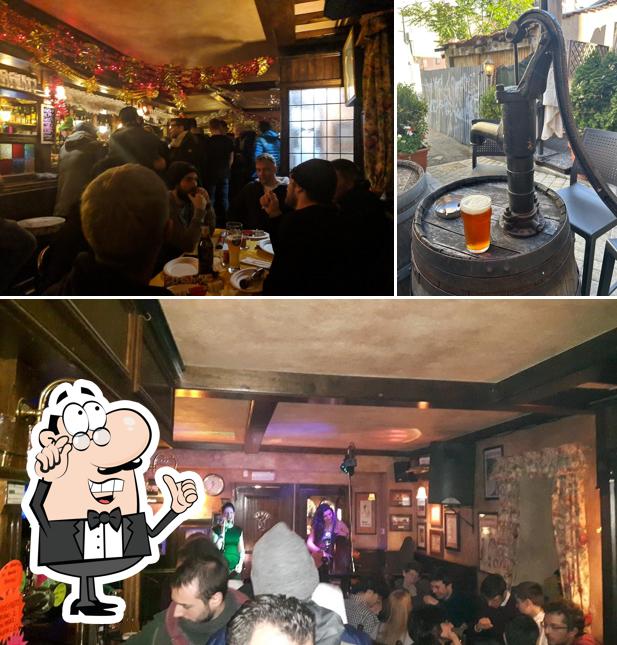 Dai un'occhiata agli interni di Old Distillery Pub