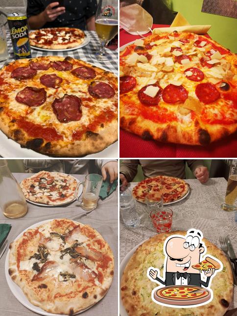 A Pizzeria Bar La Terrazza, puoi goderti una bella pizza