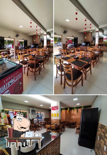O interior do Restaurante Unaí Marmitas