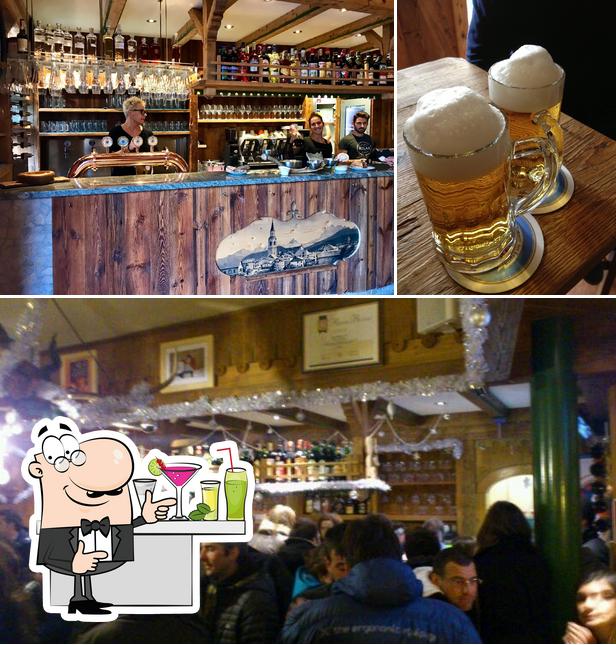 La foto di bancone da bar e birra da Hacker Pschorr Haus