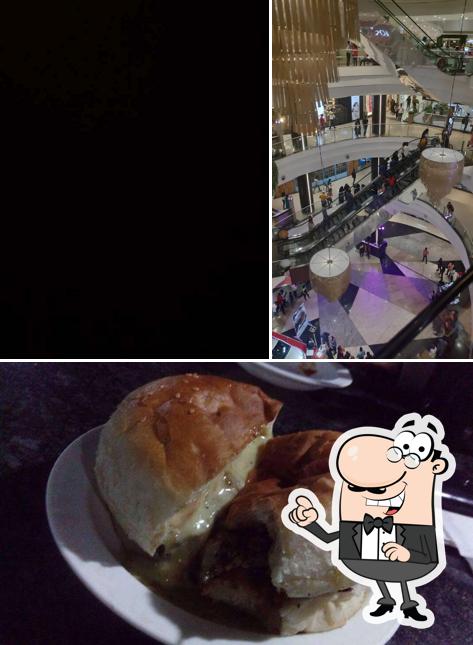 The picture of Burger King’s exterior and food