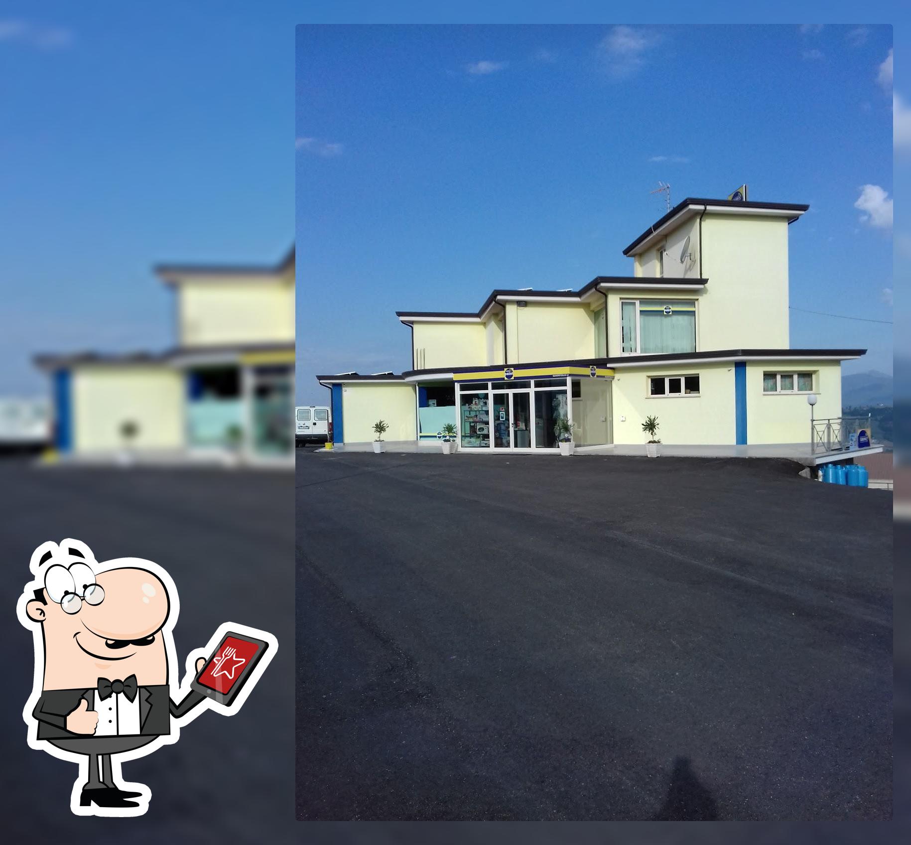 Goditi la vista dall'area esterna di Quadrifoglio Srl