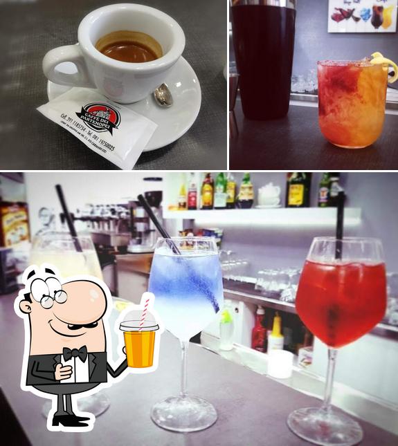 Goditi un drink a Black Coffee