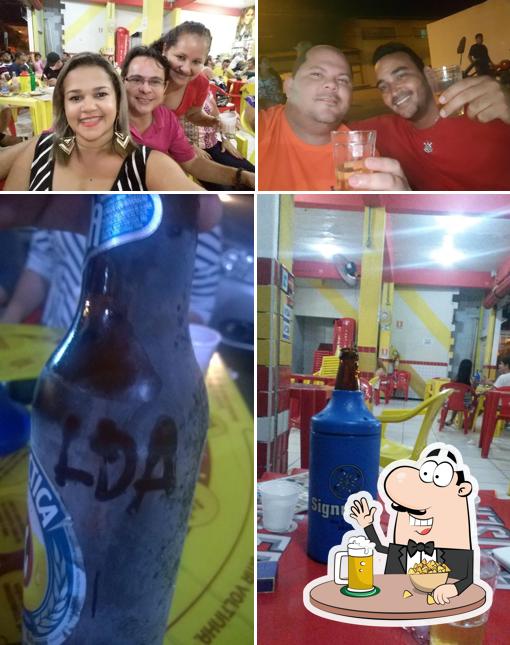 Peça um copo de cerveja leve ou escura