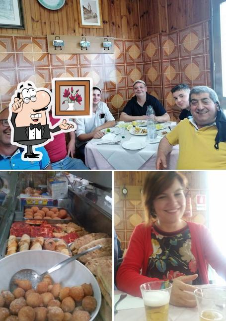 Siediti a un tavolo di Trattoria Pollo d'Oro