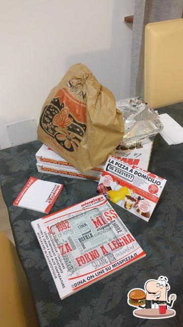 Ordina un hamburger a Miss Pizza