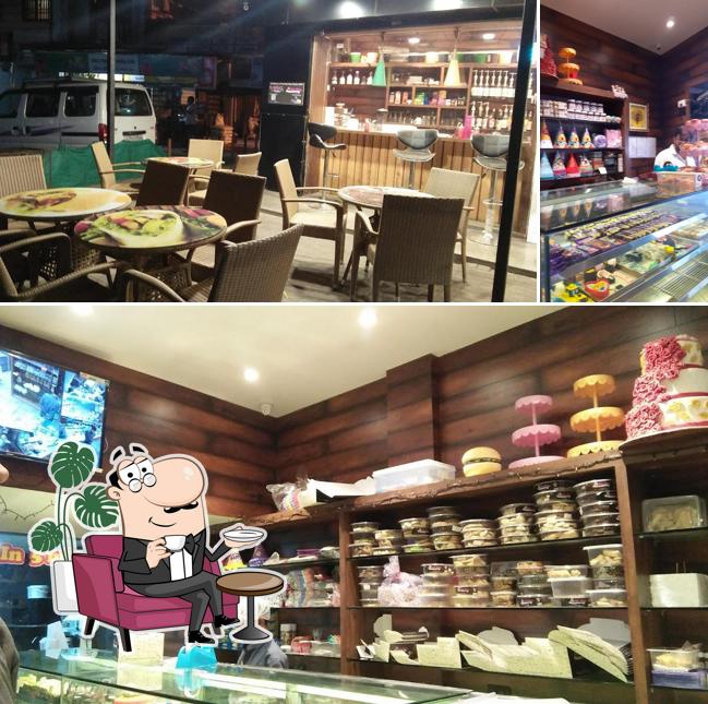 Check out how Cake Story & Bubble Bar looks inside