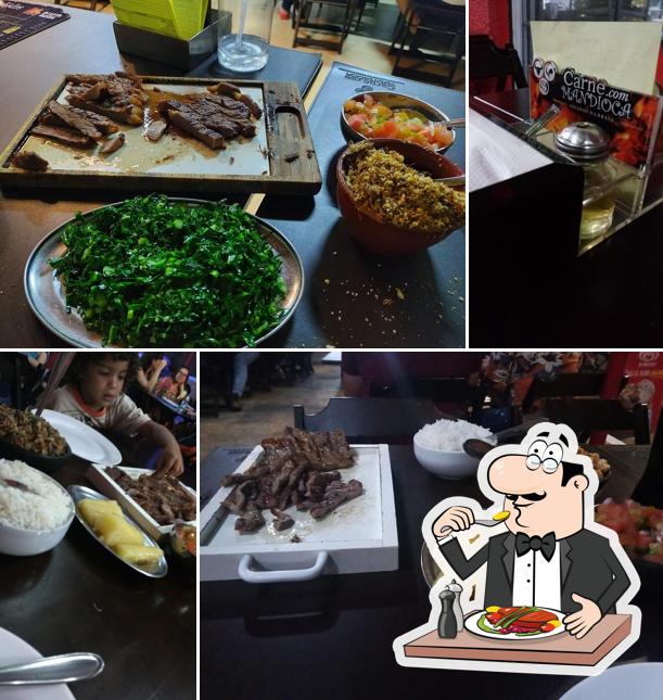 Comida em Carne com Mandioca