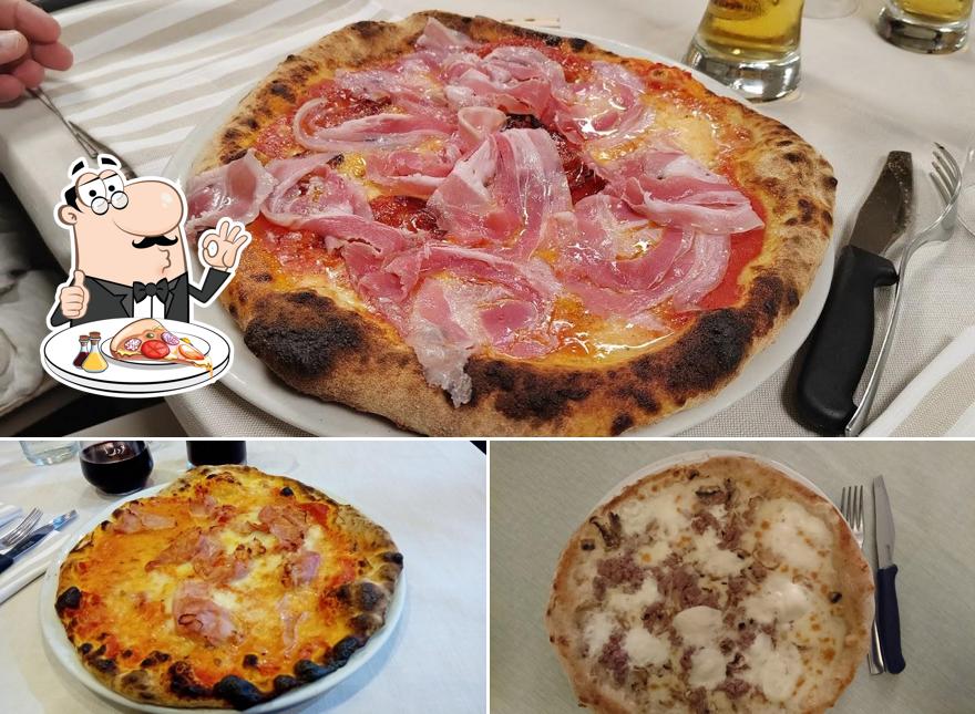 A La Solita Solfa Pizzeria Ristorante, puoi prenderti una bella pizza