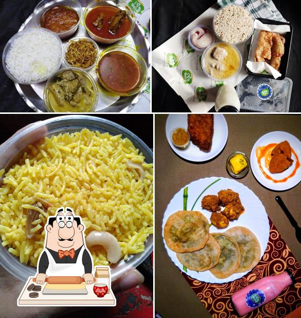 Petuk Bangali serves a number of desserts