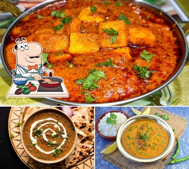 Chicken curry at Bansuri Restaurant, Railway Station Nagda