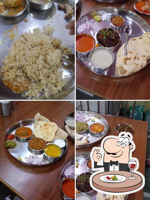 Meals at Hotel Kolhapuri Tambada Pandhara