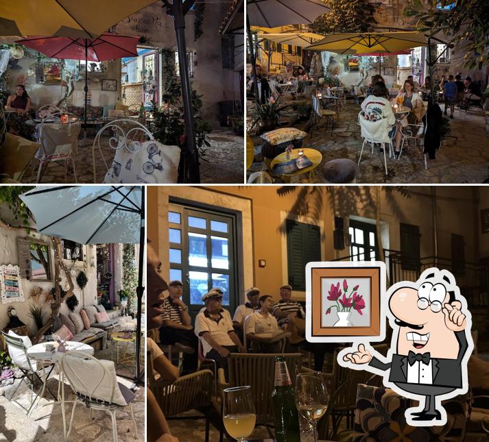 Dai un'occhiata agli interni di Piazzetta bar