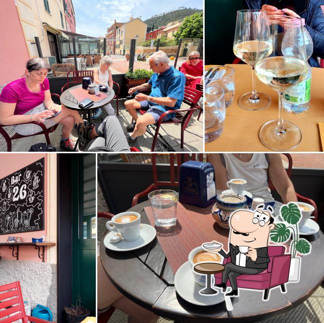 Dai un'occhiata agli interni di Cafè 26