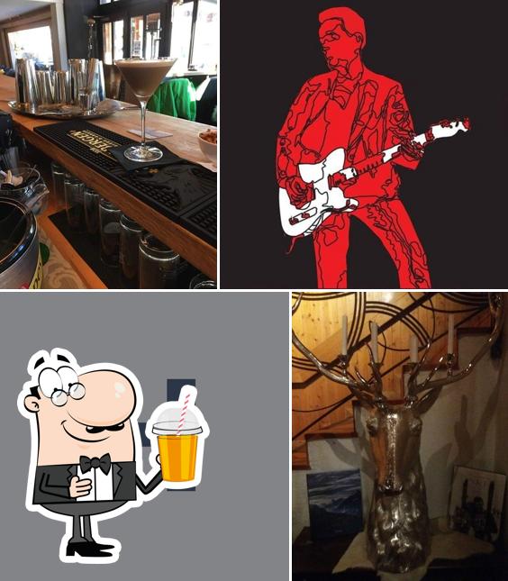 Goditi un drink a Grizzly Bar