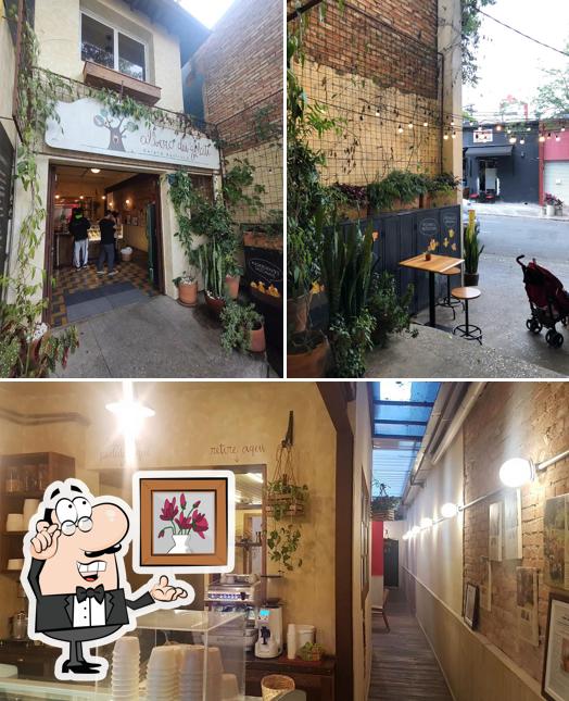 Sente em uma das mesas no Albero dei Gelati